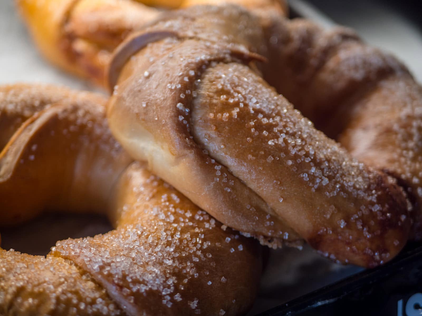 A sugared roscón close up