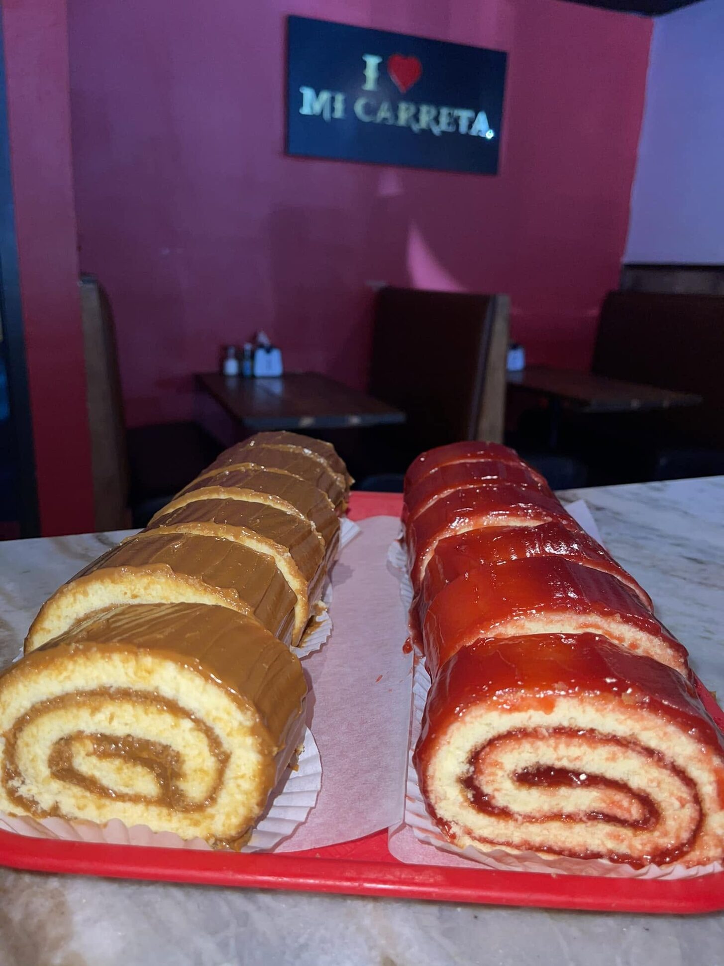 Roll cakes with arequipe and guava